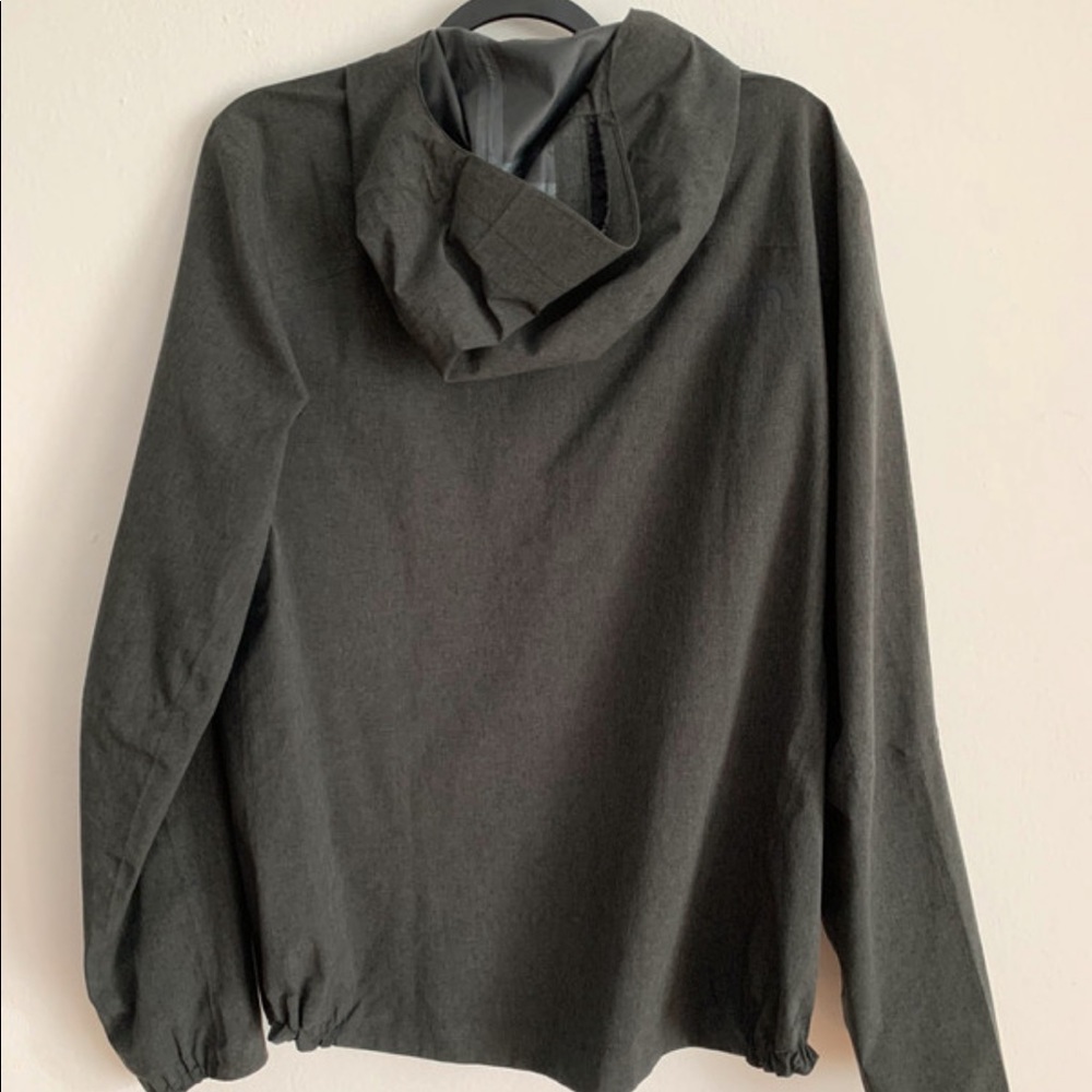 🎉SALE🎉 The North Face Rain Jacket - Picture 3 of 3